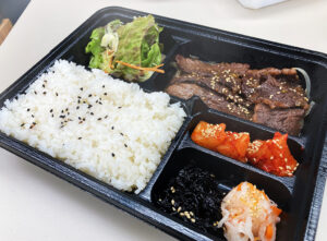 【和牛焼肉 龍神 八王子】さん 和牛ならではの旨味！黒毛和牛カルビ弁当等をランチでテイクアウト！